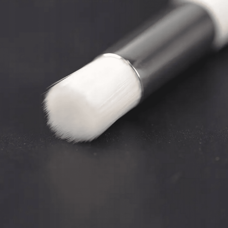 Eyelash Cleaning Brush PLATINUM – White